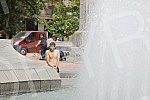 A migrant from Kuwait is bathing in a fountain on Nikola Pasic Square.Migrant iz Kuvajta se kupa u fontani na Trgu Nikole Pasica.