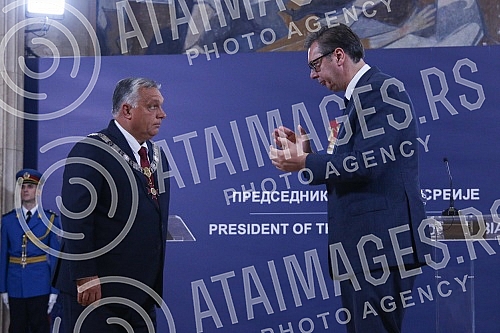 The President of Serbia, Aleksandar Vucich, presented the Prime Minister of Hungary, Viktor Orban, with the Order of the Republic of Serbia on a large necklace for outstanding services in developing and consolidating peaceful cooperation and friendly