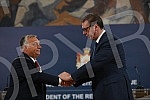 The President of Serbia, Aleksandar Vucich, presented the Prime Minister of Hungary, Viktor Orban, with the Order of the Republic of Serbia on a large necklace for outstanding services in developing and consolidating peaceful cooperation and friendly