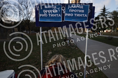 In Tasmajdan Park, People's Party President Vuk Jeremic issued a statement regarding criminal charges against Serbian Prime Minister Ana Brnabic and Ministers Zorana Mihajlovic and Irena Vujovic in connection with plans to open a Rio Tinto lithium mi