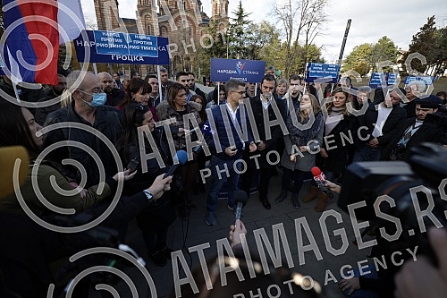 In Tasmajdan Park, People's Party President Vuk Jeremic issued a statement regarding criminal charges against Serbian Prime Minister Ana Brnabic and Ministers Zorana Mihajlovic and Irena Vujovic in connection with plans to open a Rio Tinto lithium mi