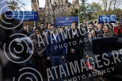 In Tasmajdan Park, People's Party President Vuk Jeremic issued a statement regarding criminal charges against Serbian Prime Minister Ana Brnabic and Ministers Zorana Mihajlovic and Irena Vujovic in connection with plans to open a Rio Tinto lithium mi