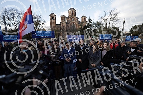 In Tasmajdan Park, People's Party President Vuk Jeremic issued a statement regarding criminal charges against Serbian Prime Minister Ana Brnabic and Ministers Zorana Mihajlovic and Irena Vujovic in connection with plans to open a Rio Tinto lithium mi