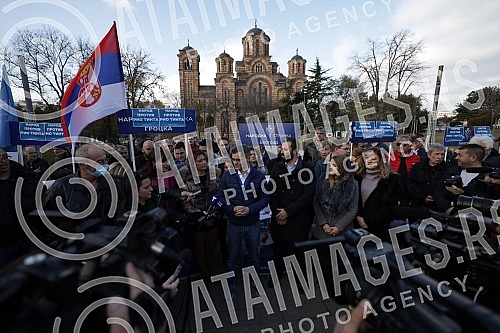 In Tasmajdan Park, People's Party President Vuk Jeremic issued a statement regarding criminal charges against Serbian Prime Minister Ana Brnabic and Ministers Zorana Mihajlovic and Irena Vujovic in connection with plans to open a Rio Tinto lithium mi