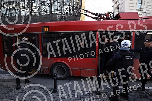 Fans of the Fejenodra football club, which will play the first game of the eighth finals of the League of Conferences against FC Partizan at 6:45 pm at the stadium in Humska, went to the stadium from the Republic Square with police escort.Navijaci 