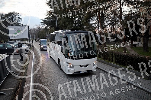 Buses with members of the Fejenodra football club team arrived in Humska street.Autobusi sa clanovima ekipe fudbalskog kluba Fejenodra stigli su u Humsku.