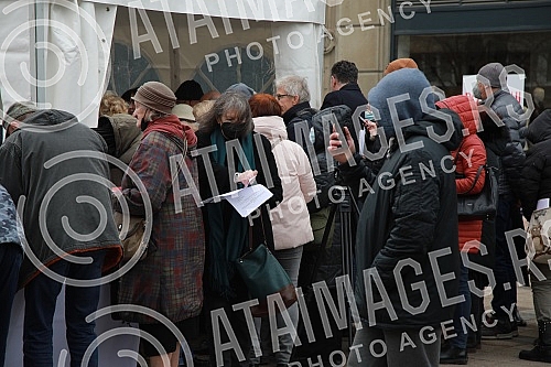 At the Monument to Tsar Nikolaj, across the street from the building of the Presidency of Serbia, the collection of signatures for the People's Initiative for the Prohibition of Lithium and Pine Excavation began, organized by SEOS, the Association fo