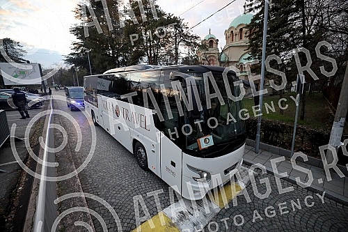 Buses with members of the Fejenodra football club team arrived in Humska street.Autobusi sa clanovima ekipe fudbalskog kluba Fejenodra stigli su u Humsku.
