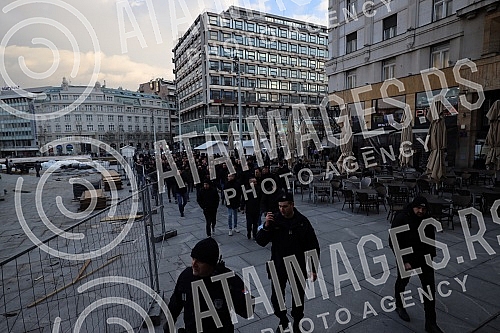 Fans of the Fejenodra football club, which will play the first game of the eighth finals of the League of Conferences against FC Partizan at 6:45 pm at the stadium in Humska, went to the stadium from the Republic Square with police escort.Navijaci 