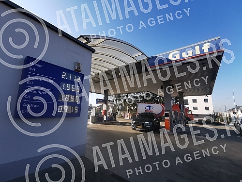 Fuel prices at gas stations in Luxembourg are rising day by day.Cene goriva na benzinskim pumpama u Luksemburgu rastu iz dana u dan.