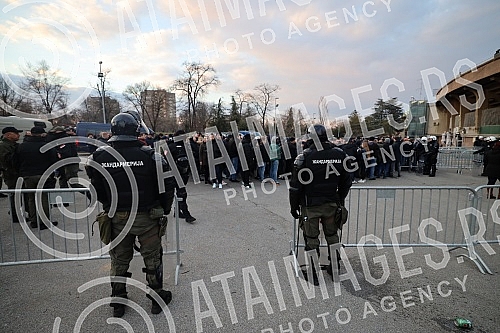 Fans of the Fejenodra football club, which will play the first game of the eighth finals of the League of Conferences against FC Partizan at 6:45 pm at the stadium in Humska, went to the stadium from the Republic Square with police escort.Navijaci 