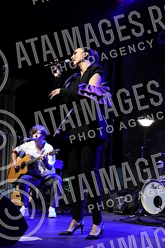 One of the most famous pop singers in Serbia, Aleksandra Radovic, performed her Acoustic concert as part of the Garden Sessions series of concerts held at the Jevremovac Botanical Garden.Sa svojim programom Acoustic koncert u sklopu Garden Sessions