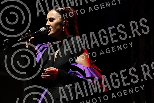 One of the most famous pop singers in Serbia, Aleksandra Radovic, performed her Acoustic concert as part of the Garden Sessions series of concerts held at the Jevremovac Botanical Garden.Sa svojim programom Acoustic koncert u sklopu Garden Sessions