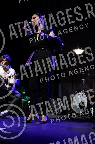 One of the most famous pop singers in Serbia, Aleksandra Radovic, performed her Acoustic concert as part of the Garden Sessions series of concerts held at the Jevremovac Botanical Garden.Sa svojim programom Acoustic koncert u sklopu Garden Sessions