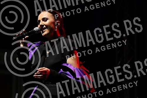 One of the most famous pop singers in Serbia, Aleksandra Radovic, performed her Acoustic concert as part of the Garden Sessions series of concerts held at the Jevremovac Botanical Garden.Sa svojim programom Acoustic koncert u sklopu Garden Sessions