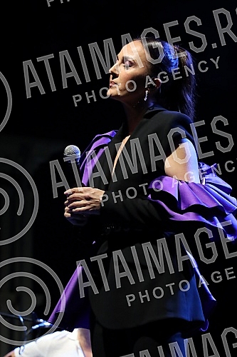 One of the most famous pop singers in Serbia, Aleksandra Radovic, performed her Acoustic concert as part of the Garden Sessions series of concerts held at the Jevremovac Botanical Garden.Sa svojim programom Acoustic koncert u sklopu Garden Sessions