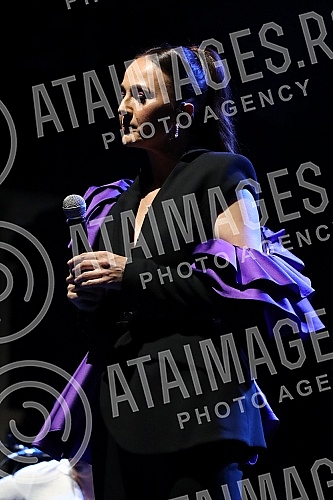 One of the most famous pop singers in Serbia, Aleksandra Radovic, performed her Acoustic concert as part of the Garden Sessions series of concerts held at the Jevremovac Botanical Garden.Sa svojim programom Acoustic koncert u sklopu Garden Sessions