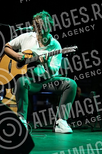 One of the most famous pop singers in Serbia, Aleksandra Radovic, performed her Acoustic concert as part of the Garden Sessions series of concerts held at the Jevremovac Botanical Garden.Sa svojim programom Acoustic koncert u sklopu Garden Sessions