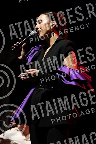 One of the most famous pop singers in Serbia, Aleksandra Radovic, performed her Acoustic concert as part of the Garden Sessions series of concerts held at the Jevremovac Botanical Garden.Sa svojim programom Acoustic koncert u sklopu Garden Sessions