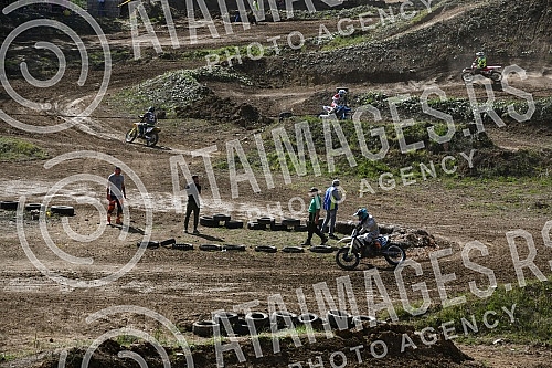 A motocross competition was held at the MX Park Tresnjari track in Kraljevo.Na stazi MX park Tresnjari u Kraljevu odrzano je takmicenje u moto krosu.