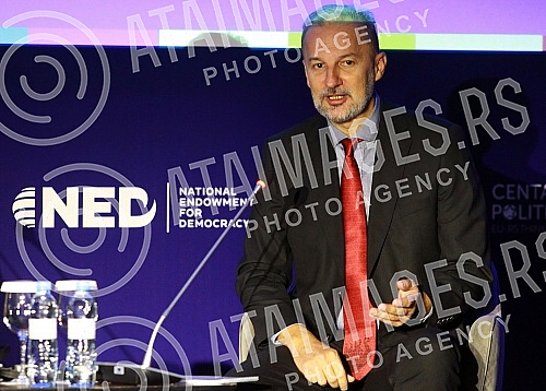 The regional forum on good governance and anti-corruption policies in times of geopolitical uncertainty was opened by the ambassadors of the European Union and the USA to Serbia, Emanuele Giaufret and Christopher Hill.Regionalni forum o dobrom upra