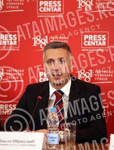 The Dveri movement presented the Declaration on Health and the Declaration on the Protection of Women's Health.Pokret Dveri je predstavio Deklaraciju o zdravlju i Deklaraciju o zastiti zdravlja zena.