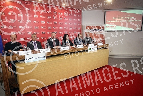 The Dveri movement presented the Declaration on Health and the Declaration on the Protection of Women's Health.Pokret Dveri je predstavio Deklaraciju o zdravlju i Deklaraciju o zastiti zdravlja zena.