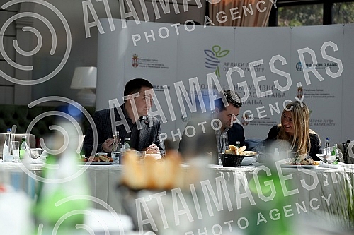 The Ministry of education, science and technological development presented a project of inclusive preschool education at the working breakfast. Ministarstvo prosvete, nauke i tehnoloskog razvoja predstavilo je na radnom dorucku projekat inkluzivnog