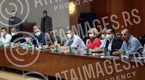 The Minister of Health, Zlatibor Loncar, met with the directors of health institutions and hospitals in the Palace of Serbia.Ministar zdravlja Zlatibora Loncar sastao se sa direktorima zdravstvenih ustanova i kovid bolnica u Palati Srbije.