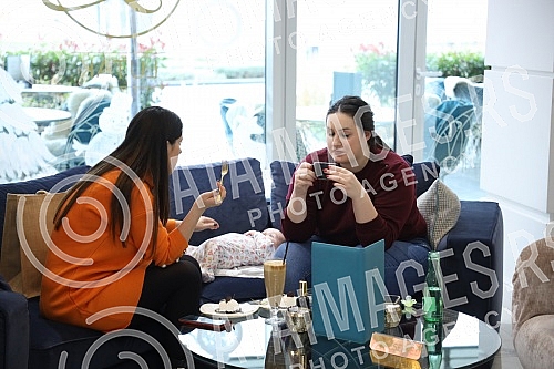 Promotion of new products of the BeSafe and Ergobaby brands with certified educators was held in the Jungle Baby store.Promocija novih proizvoda brendova BeSafe i Ergobaby uz sertifikovane edukatore odrzana je u Jungle Baby prodavnici.