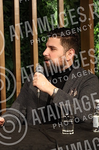 A press conference on the occasion of the concert of the SARS group in Kombank Hall was held at the Club Lisbon.Konferencija za medije povodom koncerta grupe SARS u Kombank dvorani, odrzana je u Klubu Lisabon.\