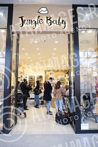 Promotion of new products of the BeSafe and Ergobaby brands with certified educators was held in the Jungle Baby store.Promocija novih proizvoda brendova BeSafe i Ergobaby uz sertifikovane edukatore odrzana je u Jungle Baby prodavnici.