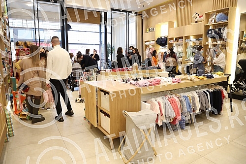 Promotion of new products of the BeSafe and Ergobaby brands with certified educators was held in the Jungle Baby store.Promocija novih proizvoda brendova BeSafe i Ergobaby uz sertifikovane edukatore odrzana je u Jungle Baby prodavnici.