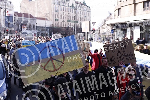 A rally in support of Ukraine and against the dictatorship in Russia and Belarus was held on the Republic Square, organized by an informal group of the Russian, Ukrainian and Belarusian diasporas.Na Trgu Republike odrzan je skup podrske Ukrajini i 