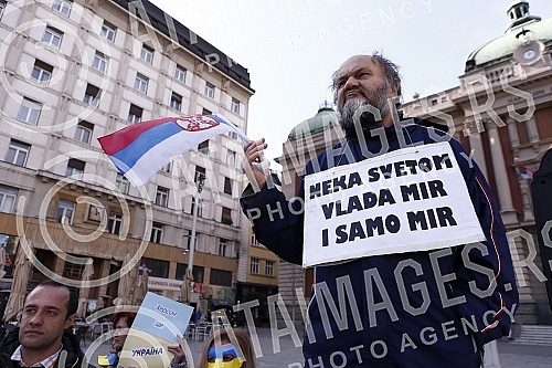 A rally in support of Ukraine and against the dictatorship in Russia and Belarus was held on the Republic Square, organized by an informal group of the Russian, Ukrainian and Belarusian diasporas.Na Trgu Republike odrzan je skup podrske Ukrajini i 