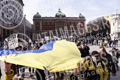 A rally in support of Ukraine and against the dictatorship in Russia and Belarus was held on the Republic Square, organized by an informal group of the Russian, Ukrainian and Belarusian diasporas.Na Trgu Republike odrzan je skup podrske Ukrajini i 