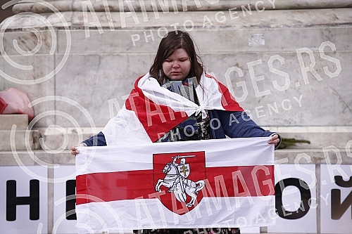 A rally in support of Ukraine and against the dictatorship in Russia and Belarus was held on the Republic Square, organized by an informal group of the Russian, Ukrainian and Belarusian diasporas.Na Trgu Republike odrzan je skup podrske Ukrajini i 