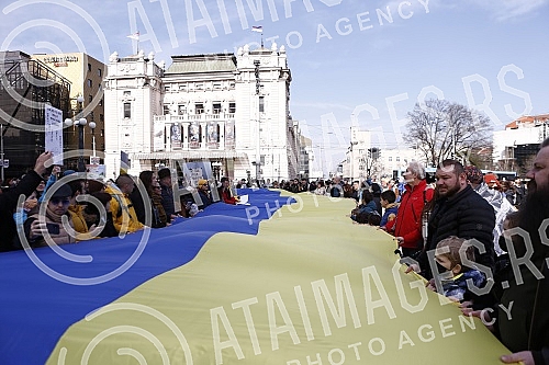 A rally in support of Ukraine and against the dictatorship in Russia and Belarus was held on the Republic Square, organized by an informal group of the Russian, Ukrainian and Belarusian diasporas.Na Trgu Republike odrzan je skup podrske Ukrajini i 