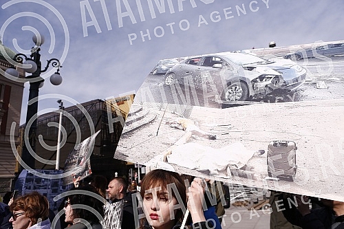 A rally in support of Ukraine and against the dictatorship in Russia and Belarus was held on the Republic Square, organized by an informal group of the Russian, Ukrainian and Belarusian diasporas.Na Trgu Republike odrzan je skup podrske Ukrajini i 