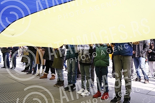 A rally in support of Ukraine and against the dictatorship in Russia and Belarus was held on the Republic Square, organized by an informal group of the Russian, Ukrainian and Belarusian diasporas.Na Trgu Republike odrzan je skup podrske Ukrajini i 