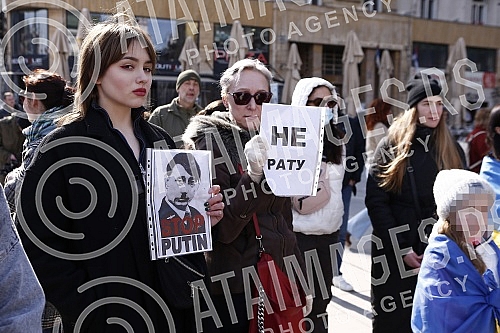 A rally in support of Ukraine and against the dictatorship in Russia and Belarus was held on the Republic Square, organized by an informal group of the Russian, Ukrainian and Belarusian diasporas.Na Trgu Republike odrzan je skup podrske Ukrajini i 