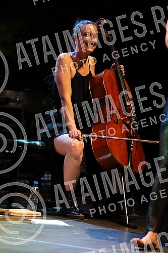 Chansonnier Barbara Pravi held a concert within BELEF in the Jevremovac Botanical Garden.Sansonjerka Barbara Pravi odrzala je koncert u okviru BELEF-a u Botanickoj basti Jevremovac.