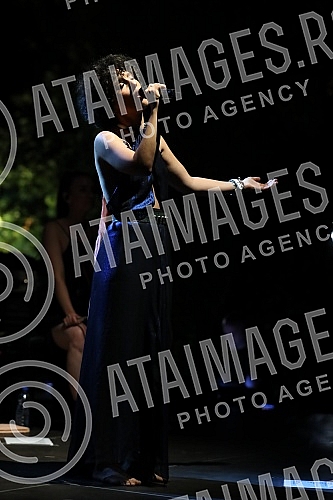 Chansonnier Barbara Pravi held a concert within BELEF in the Jevremovac Botanical Garden.Sansonjerka Barbara Pravi odrzala je koncert u okviru BELEF-a u Botanickoj basti Jevremovac.