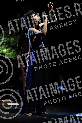 Chansonnier Barbara Pravi held a concert within BELEF in the Jevremovac Botanical Garden.Sansonjerka Barbara Pravi odrzala je koncert u okviru BELEF-a u Botanickoj basti Jevremovac.