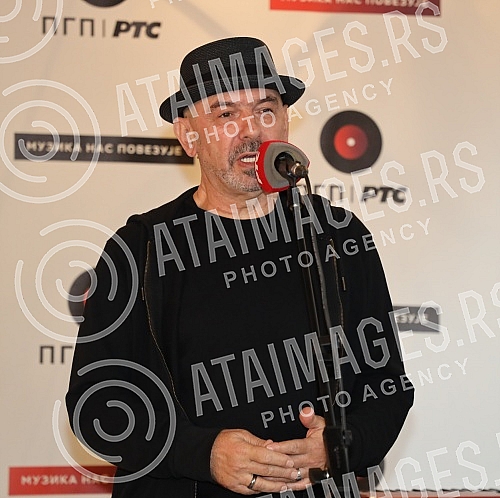 The promotion of the second album of the group DRAM 