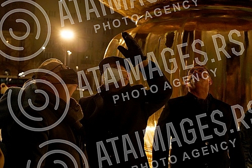 Belgrade Deputy Mayor Goran Vesic and Russian sculptor Alexander Rukavishnikov visit a monument to Stefan Nemanja. Zamenik gradonacelnika Beograda Goran Vesic i ruski vajar Alexander Rukavishnikov obilaze spomenik Stefanu Nemanji. 