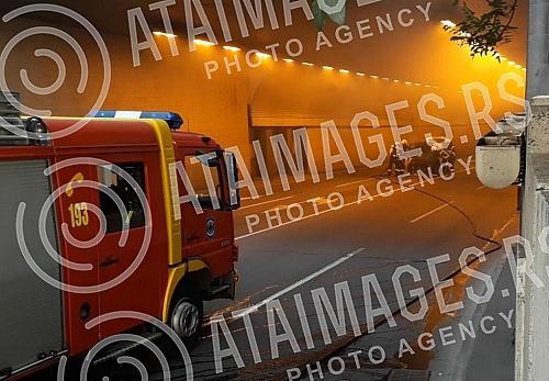 Explosion of a car in the Terazian tunnel in the center of Belgrade.Eksplozija automobila u Terazijskom tunelu u centru Beograda.