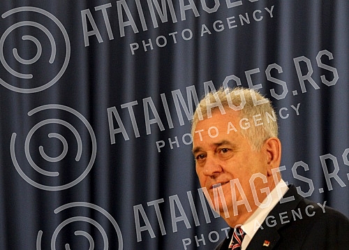 Turning Media Tomislav Nikolic - the President of the Republic of Serbia after talks with representatives of the parties who will have deputies in the new mandate. Obracanje medijima Tomislava Nikolica - predsednika Republike Srbije posle razgovora