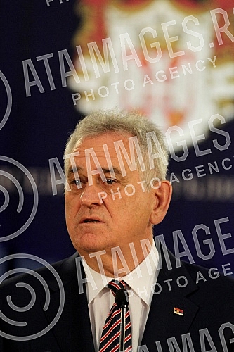 Turning Media Tomislav Nikolic - the President of the Republic of Serbia after talks with representatives of the parties who will have deputies in the new mandate. Obracanje medijima Tomislava Nikolica - predsednika Republike Srbije posle razgovora