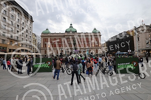 The Moramo Coalition organized a concert for clean air on the Republic Square. Koalcija Moramo je organzivala Koncert za cist vazduh na Trgu republike. 